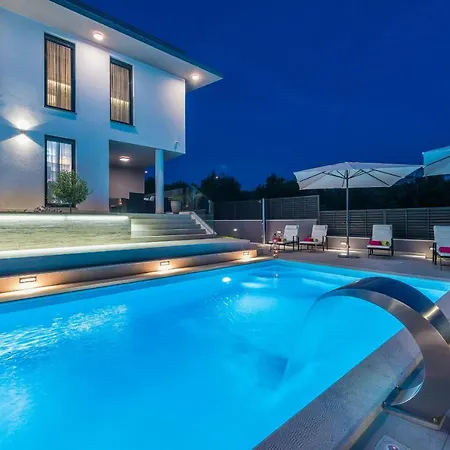 Franica Villa